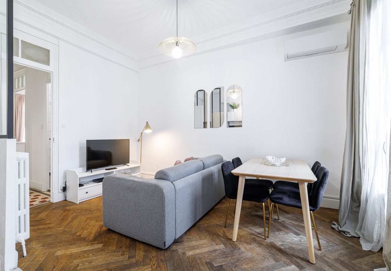 Appartement à Nice - Grand 3 Pièces en Centre Ville proche Gare