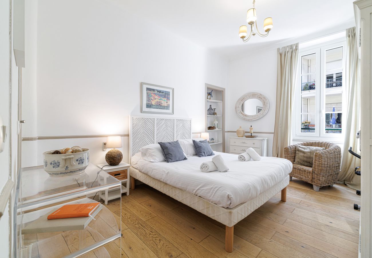 Appartement à Nice - Grand 4 Pièces Central Climatisé - Carré d'Or