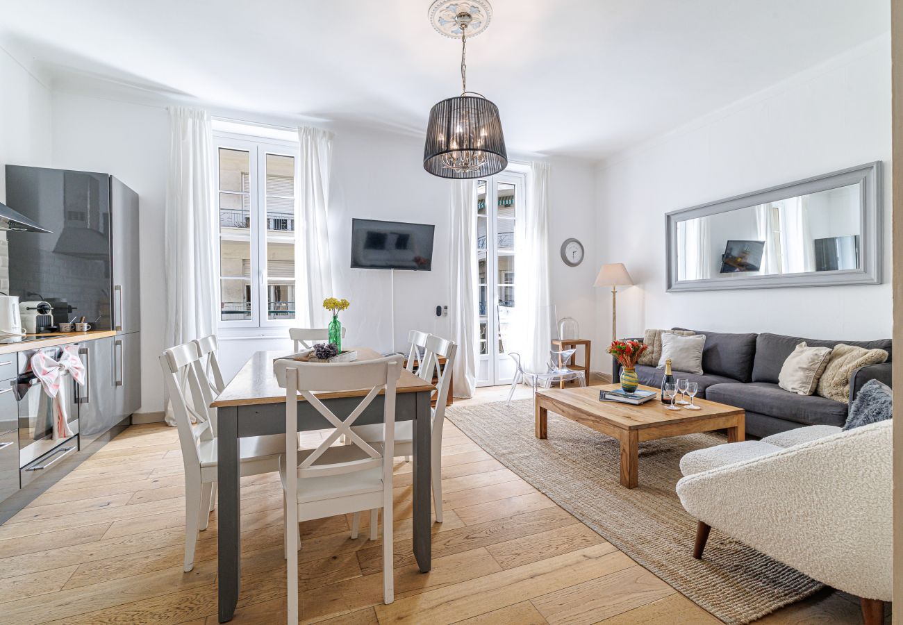 Appartement à Nice - Grand 4 Pièces Central Climatisé - Carré d'Or