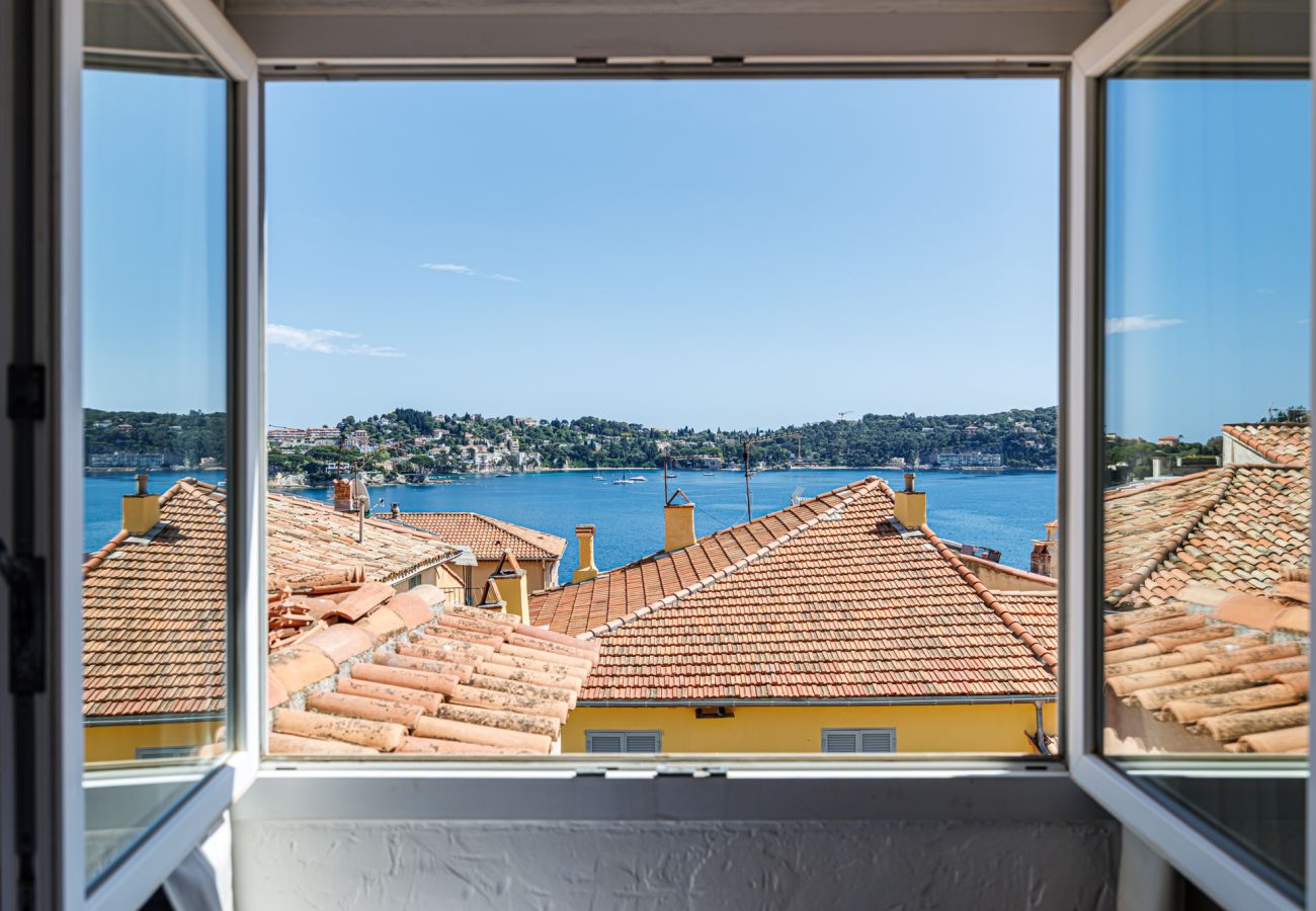 Appartement à Villefranche-sur-Mer - Dernier étage et Vue Mer dans la Vieille Ville
