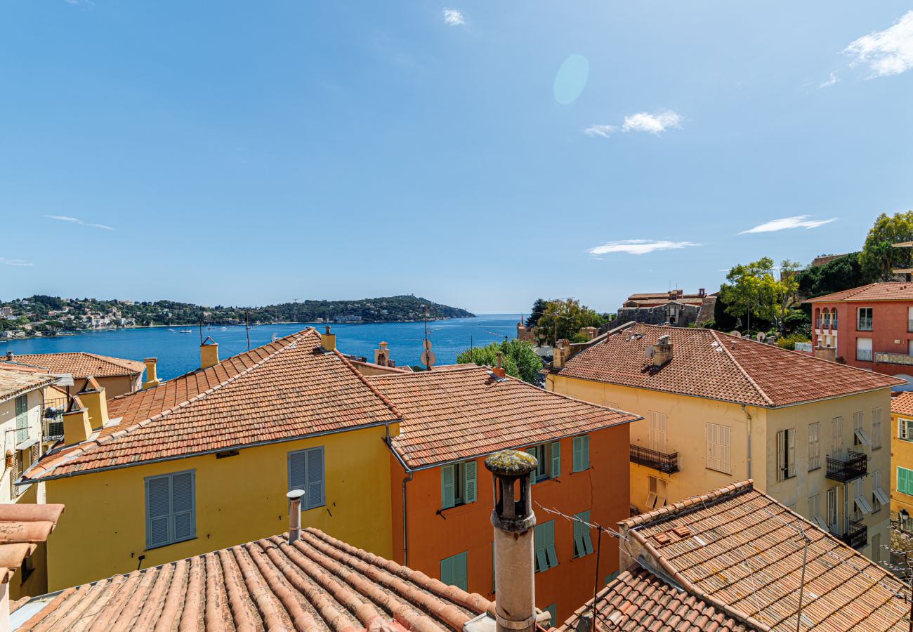 Appartement à Villefranche-sur-Mer - Dernier étage et Vue Mer dans la Vieille Ville