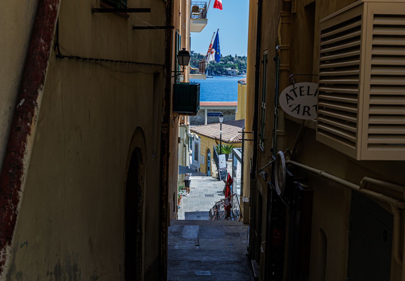 Appartement à Villefranche-sur-Mer - Dernier étage et Vue Mer dans la Vieille Ville