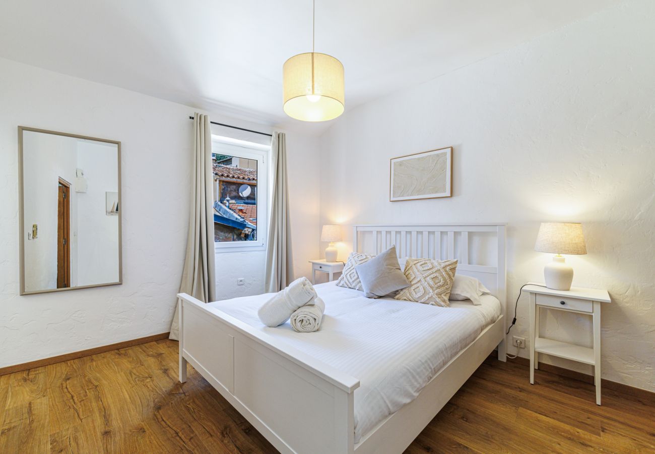 Appartement à Villefranche-sur-Mer - Dernier étage et Vue Mer dans la Vieille Ville