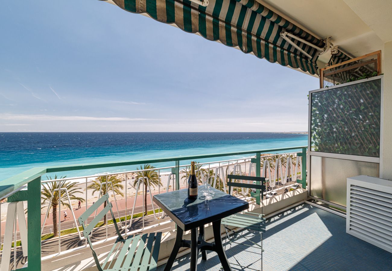 Appartement à Nice - Vue Mer Panoramique 2 Pièces Promenade des Anglais