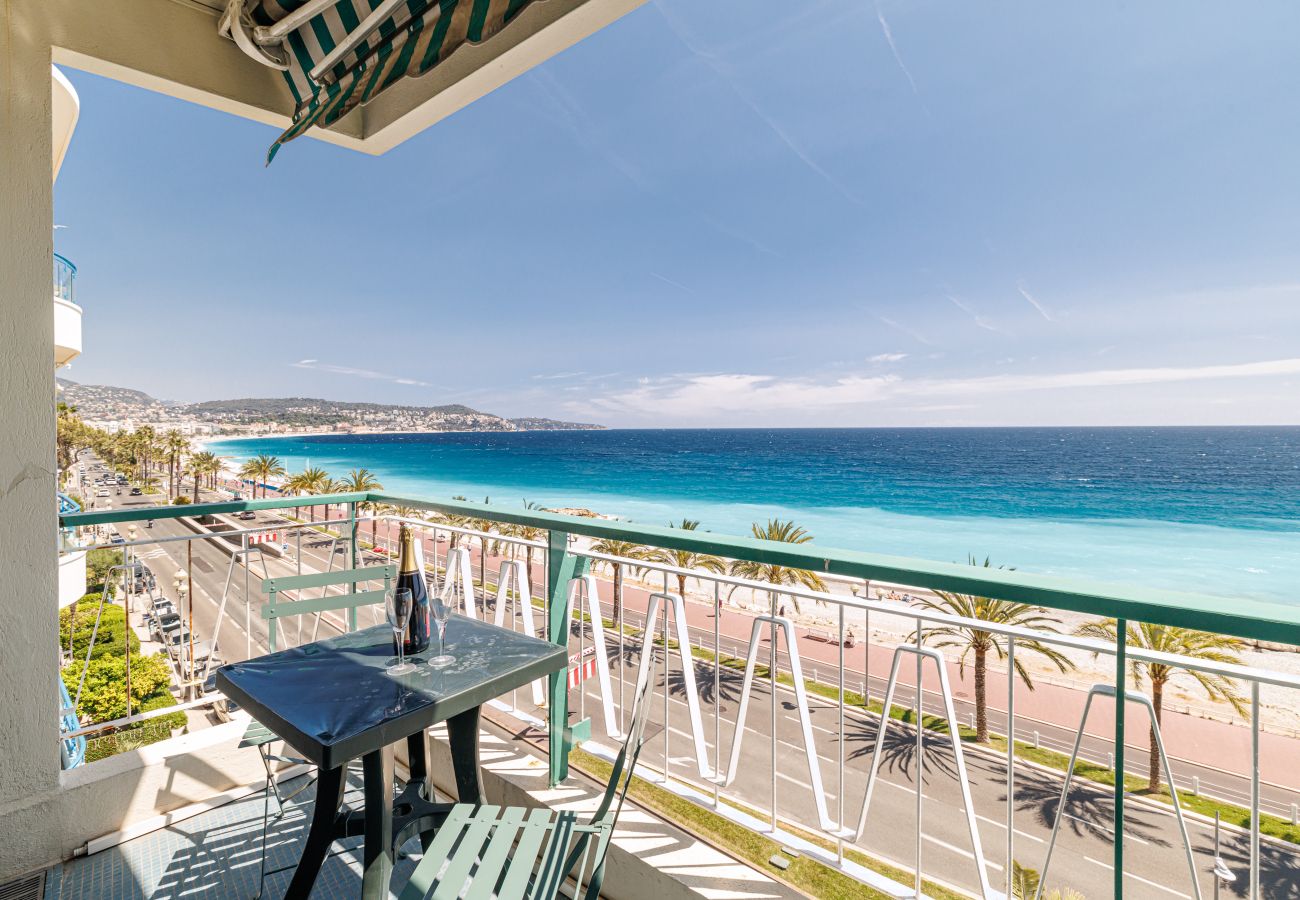 Appartement à Nice - Vue Mer Panoramique 2 Pièces Promenade des Anglais