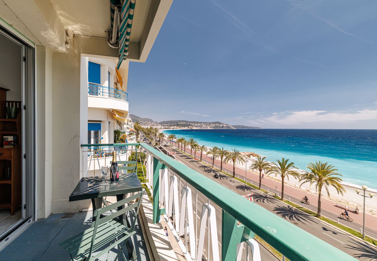Appartement à Nice - Vue Mer Panoramique 2 Pièces Promenade des Anglais