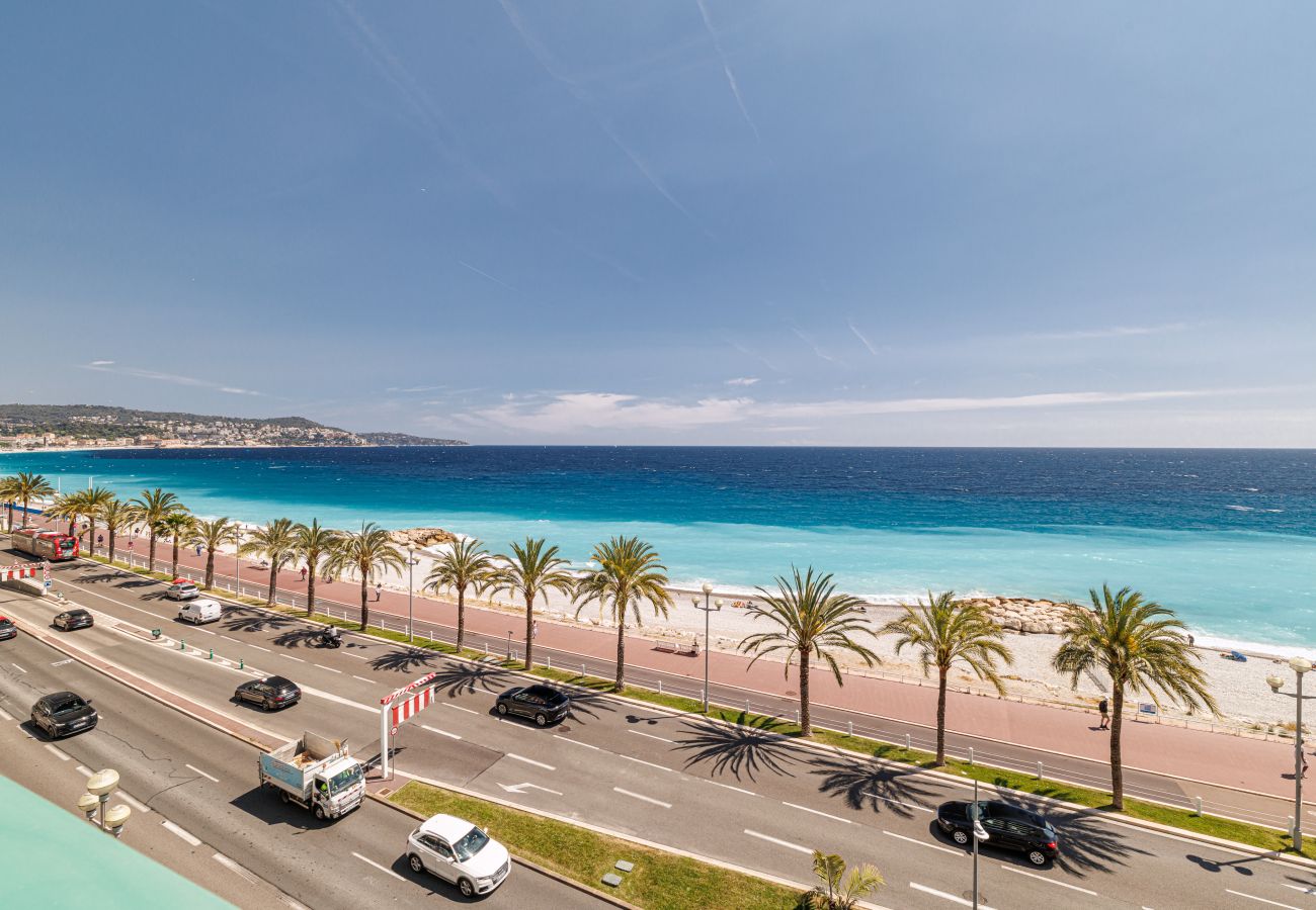 Appartement à Nice - Vue Mer Panoramique 2 Pièces Promenade des Anglais