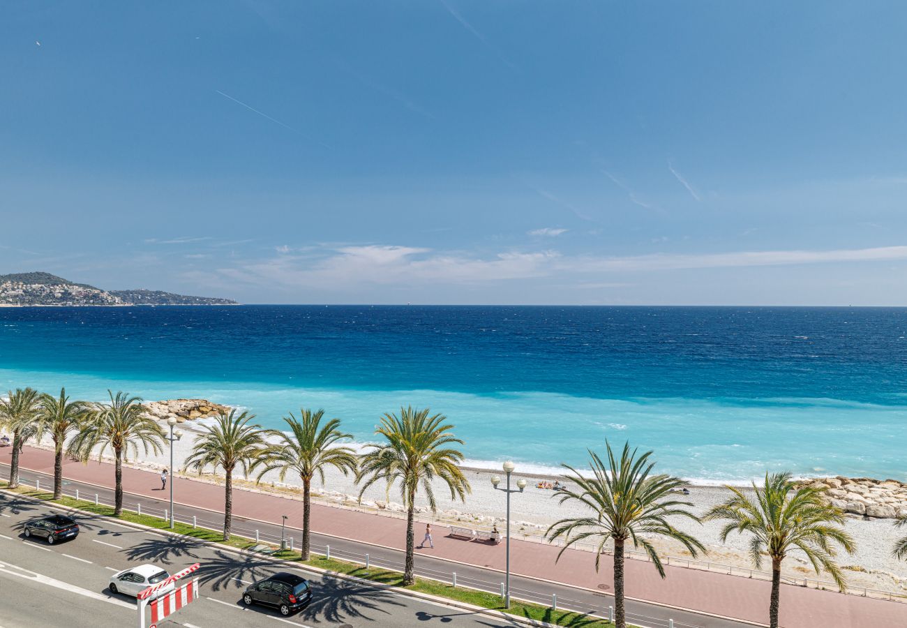 Appartement à Nice - Vue Mer Panoramique 2 Pièces Promenade des Anglais
