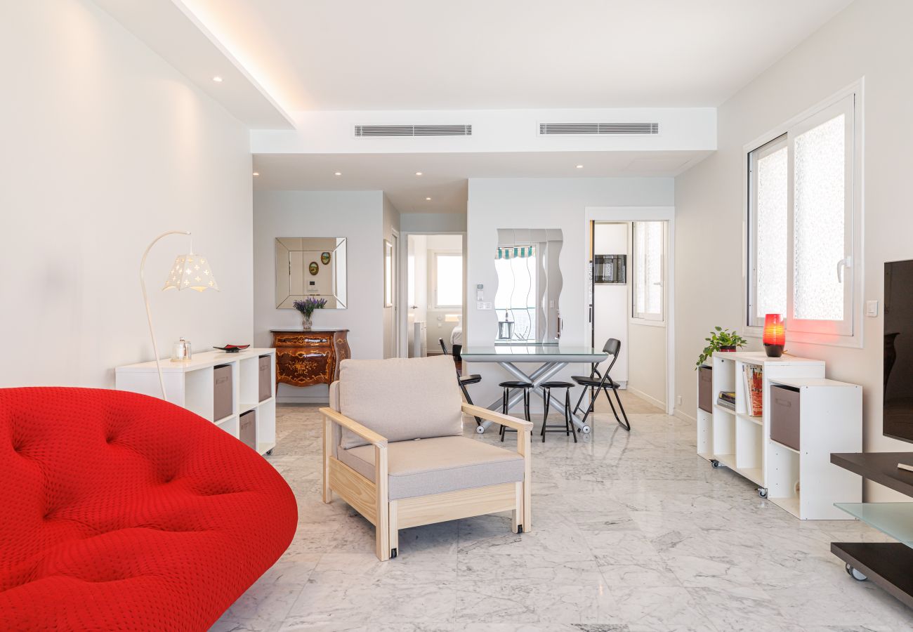 Appartement à Nice - Vue Mer Panoramique 2 Pièces Promenade des Anglais