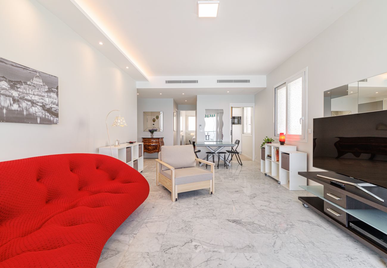 Appartement à Nice - Vue Mer Panoramique 2 Pièces Promenade des Anglais