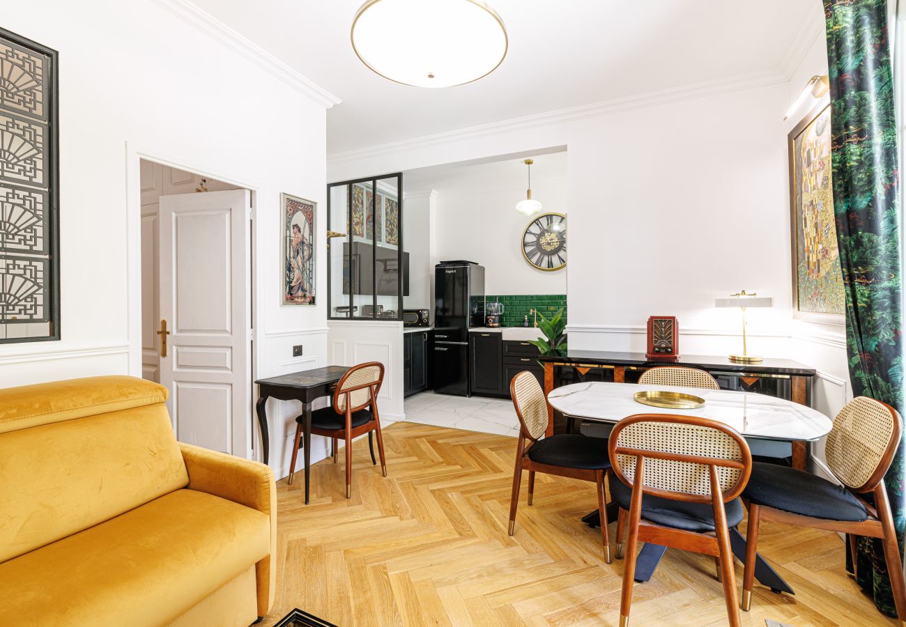 Appartement à Nice - Paisible 2 pièces, Grande Terrasse Plein Soleil