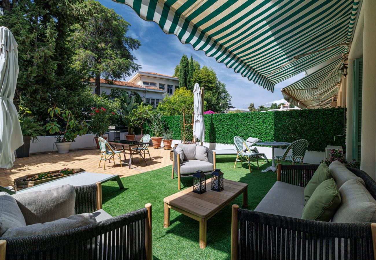 Appartement à Nice - Paisible 2 pièces, Grande Terrasse Plein Soleil
