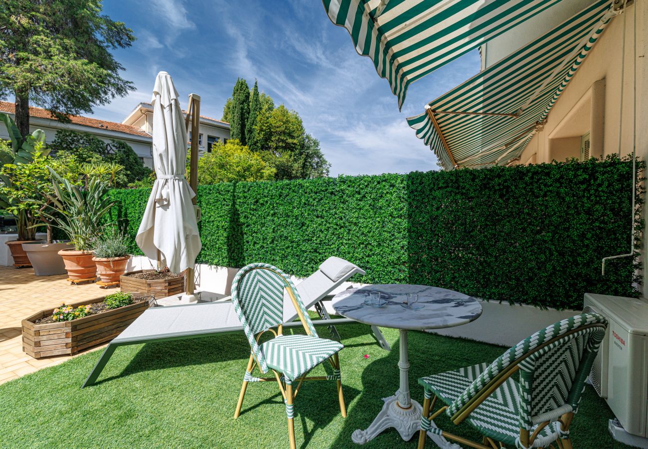 Appartement à Nice - Paisible 2 pièces, Grande Terrasse Plein Soleil
