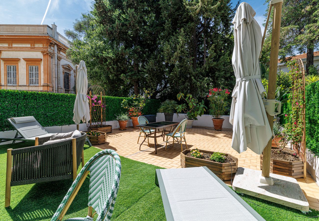 Appartement à Nice - Paisible 2 pièces, Grande Terrasse Plein Soleil