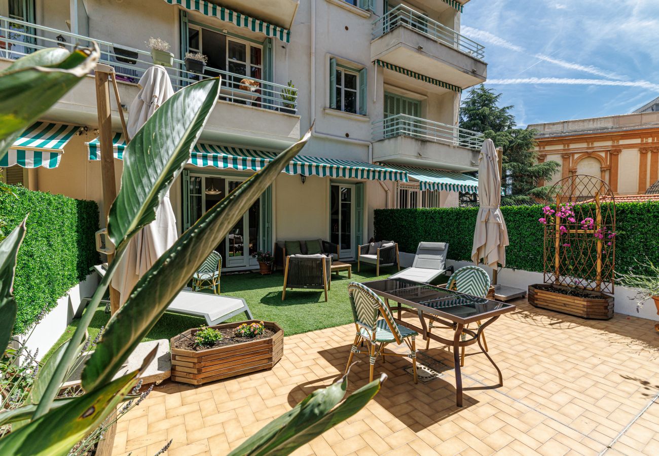 Appartement à Nice - Paisible 2 pièces, Grande Terrasse Plein Soleil