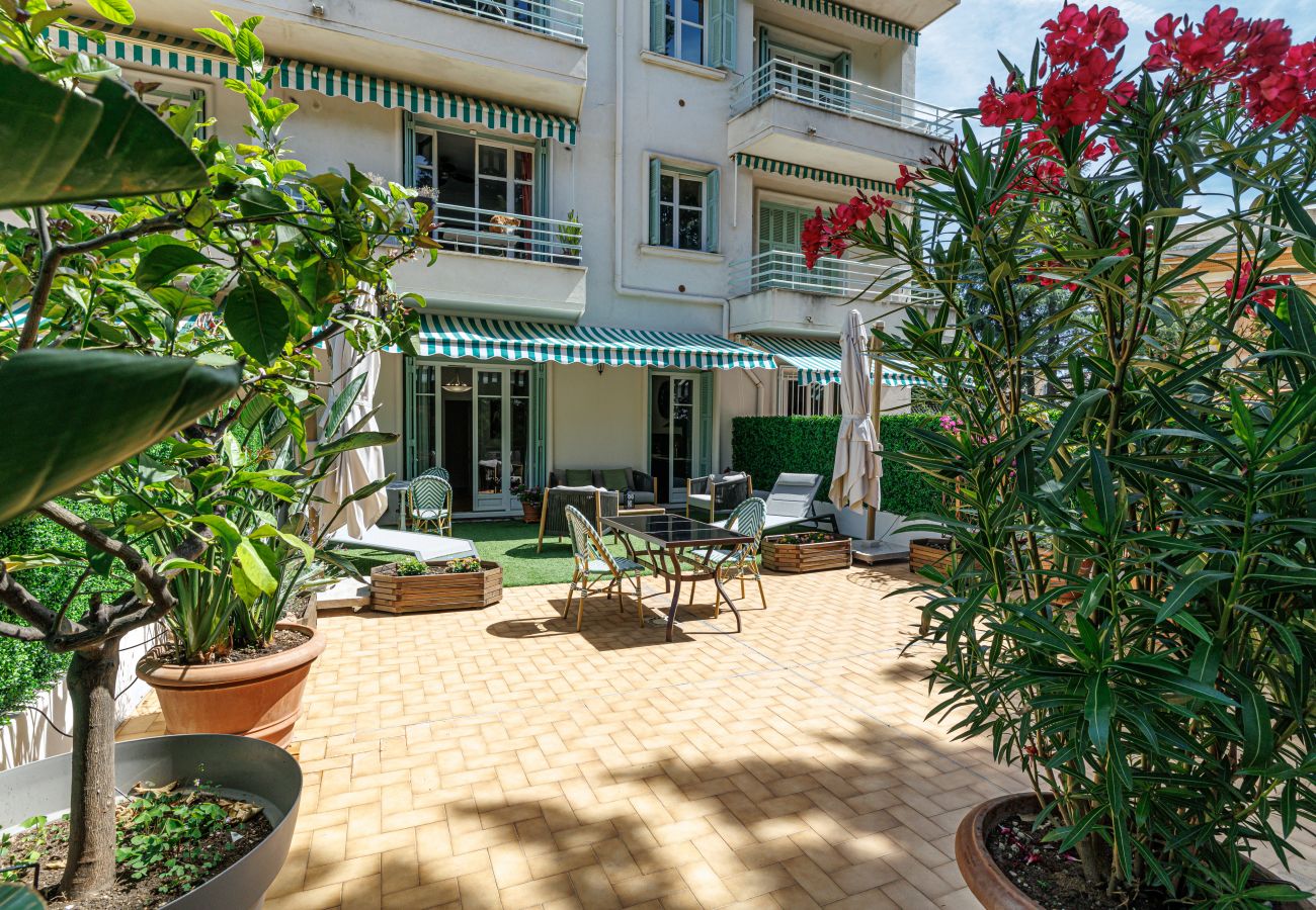 Appartement à Nice - Paisible 2 pièces, Grande Terrasse Plein Soleil