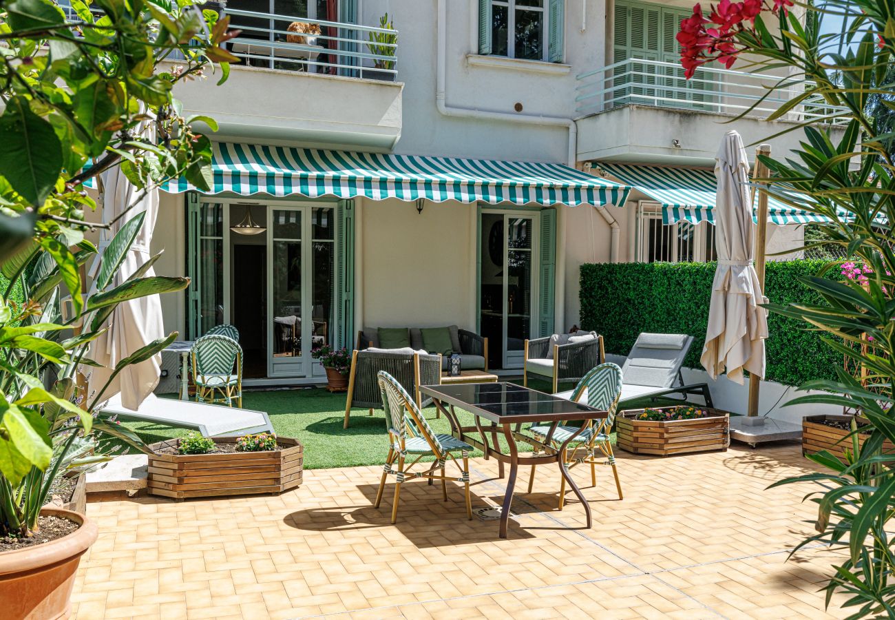 Appartement à Nice - Paisible 2 pièces, Grande Terrasse Plein Soleil