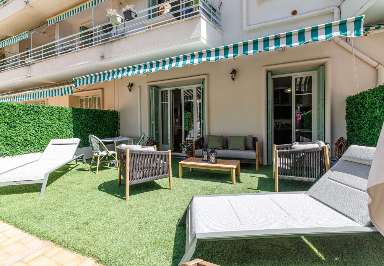 Appartement à Nice - Paisible 2 pièces, Grande Terrasse Plein Soleil