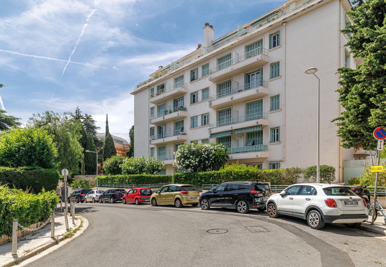Appartement à Nice - Paisible 2 pièces, Grande Terrasse Plein Soleil