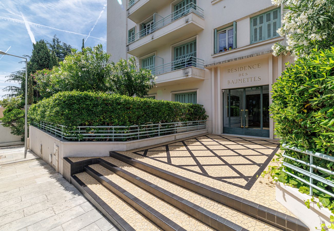 Appartement à Nice - Paisible 2 pièces, Grande Terrasse Plein Soleil